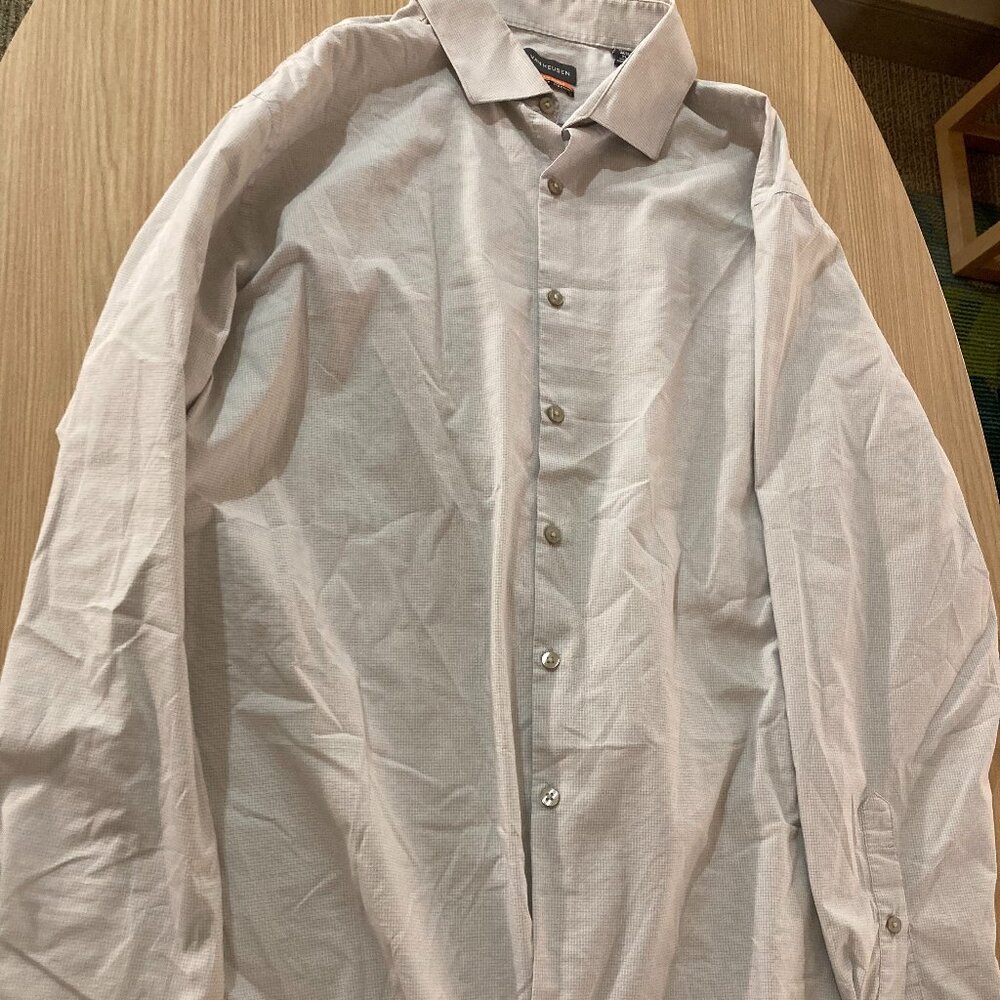 Van Heusen Gray and White Check Button Down Shirt XL 17 1/2 34/35 Long Sleeve